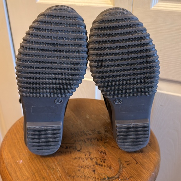 Women’s Winter Boots - Picture 10 of 12